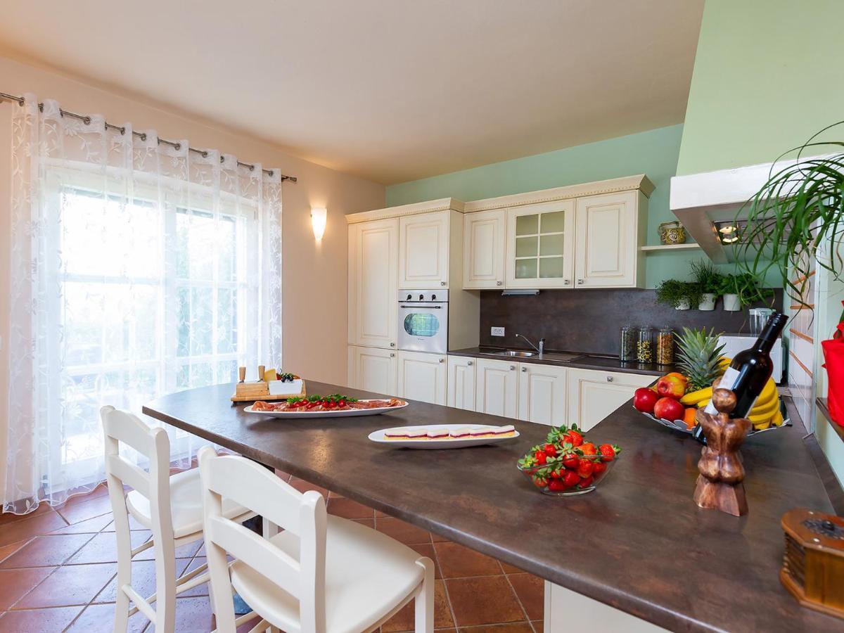 Montižana Villa Salvea With Heated Pool מראה חיצוני תמונה