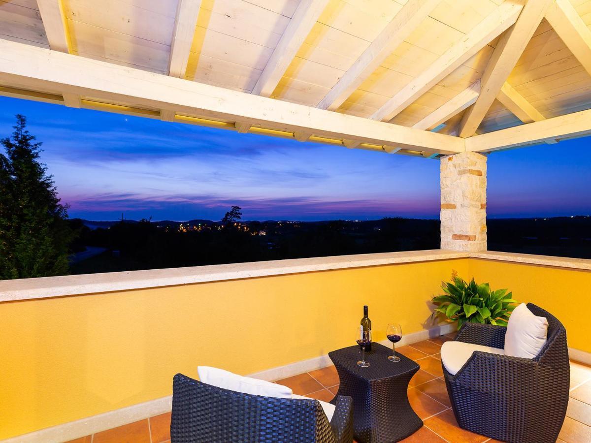 Montižana Villa Salvea With Heated Pool מראה חיצוני תמונה