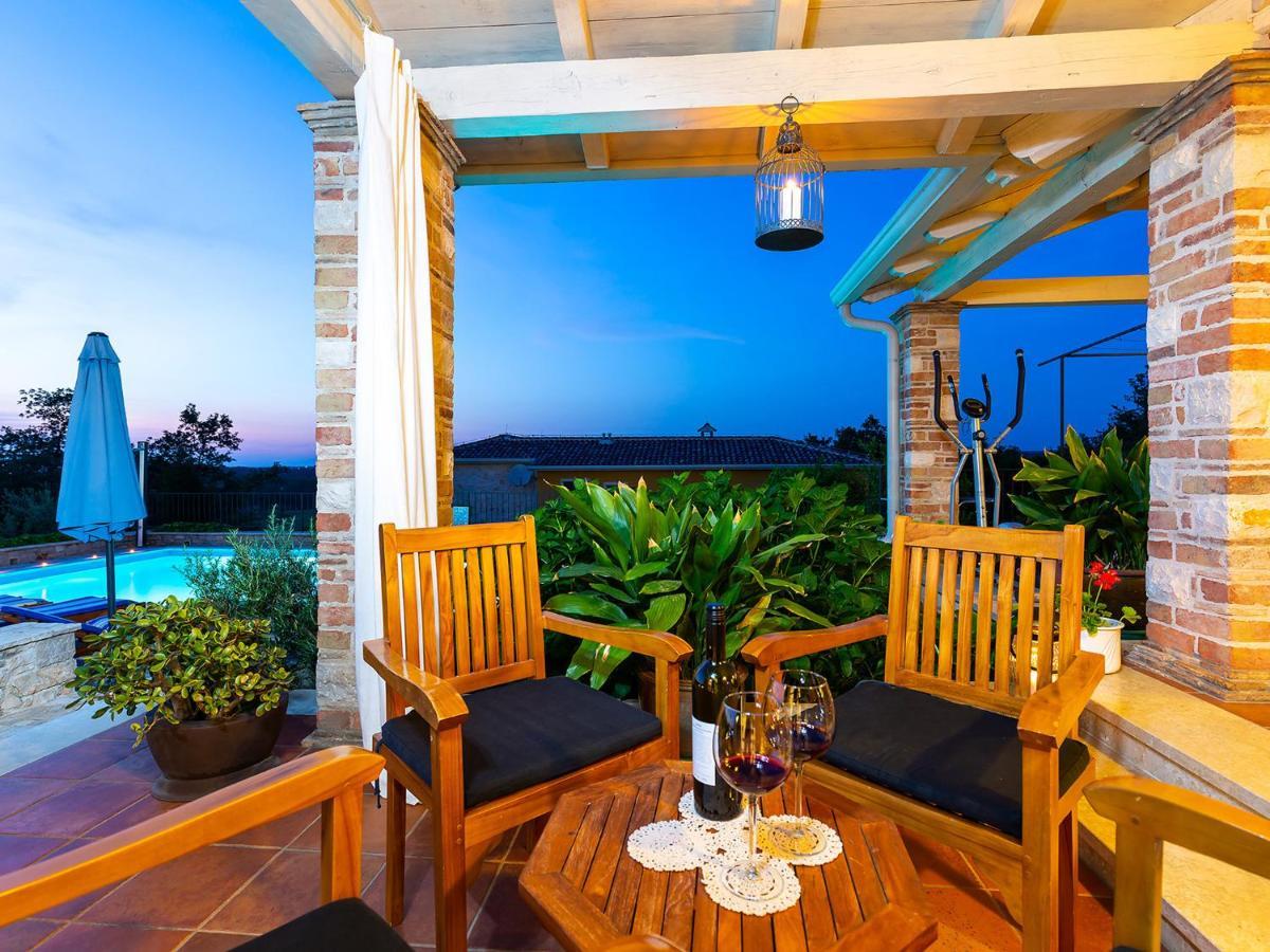 Montižana Villa Salvea With Heated Pool מראה חיצוני תמונה