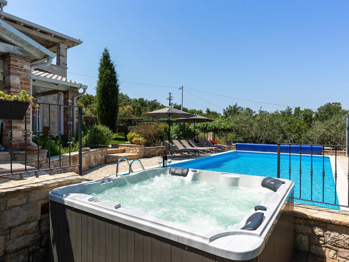 Montižana Villa Salvea With Heated Pool מראה חיצוני תמונה